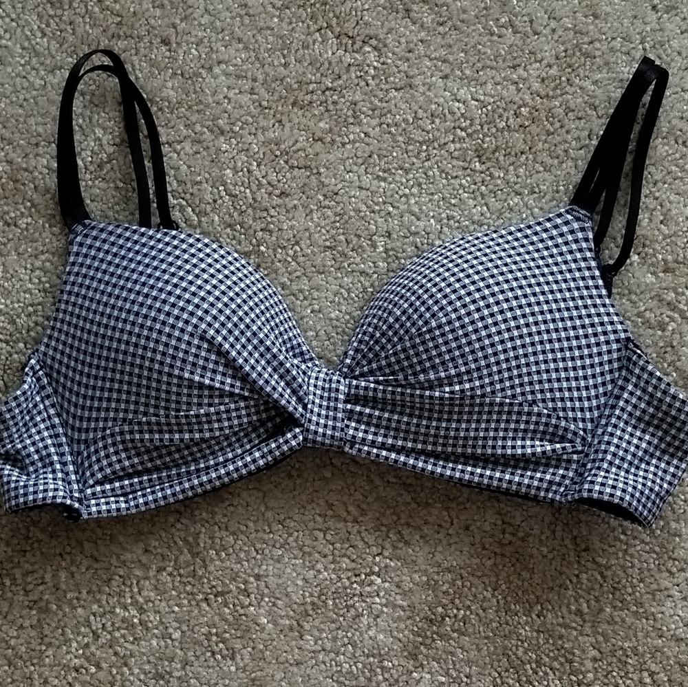 Women's push-up bra